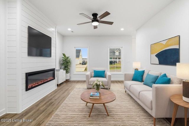 108 Danbrook Ct, Radcliff, KY 40160