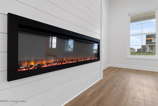 108 Danbrook Ct, Radcliff, KY 40160