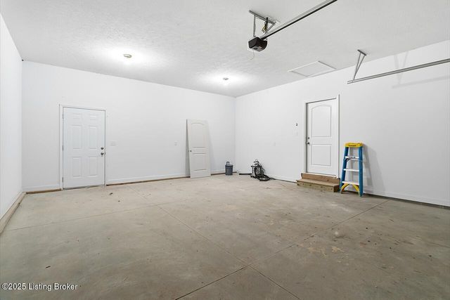 108 Danbrook Ct, Radcliff, KY 40160