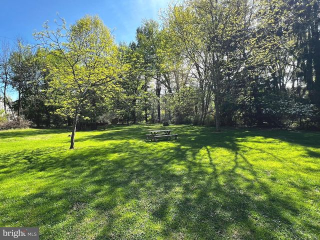 162 VALLEY DR, Southampton, PA 18966