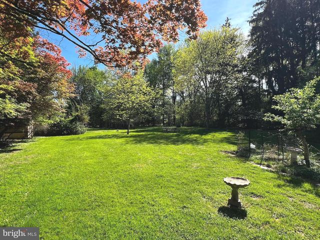 162 VALLEY DR, Southampton, PA 18966