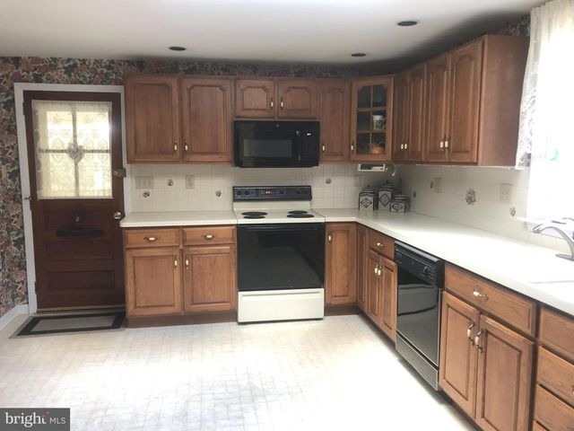 162 VALLEY DR, Southampton, PA 18966