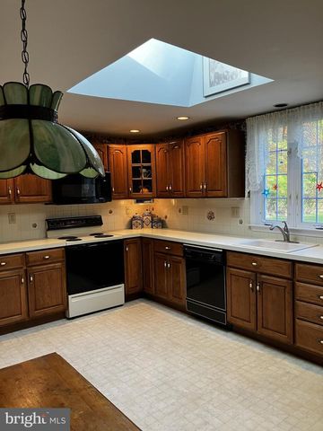 162 VALLEY DR, Southampton, PA 18966