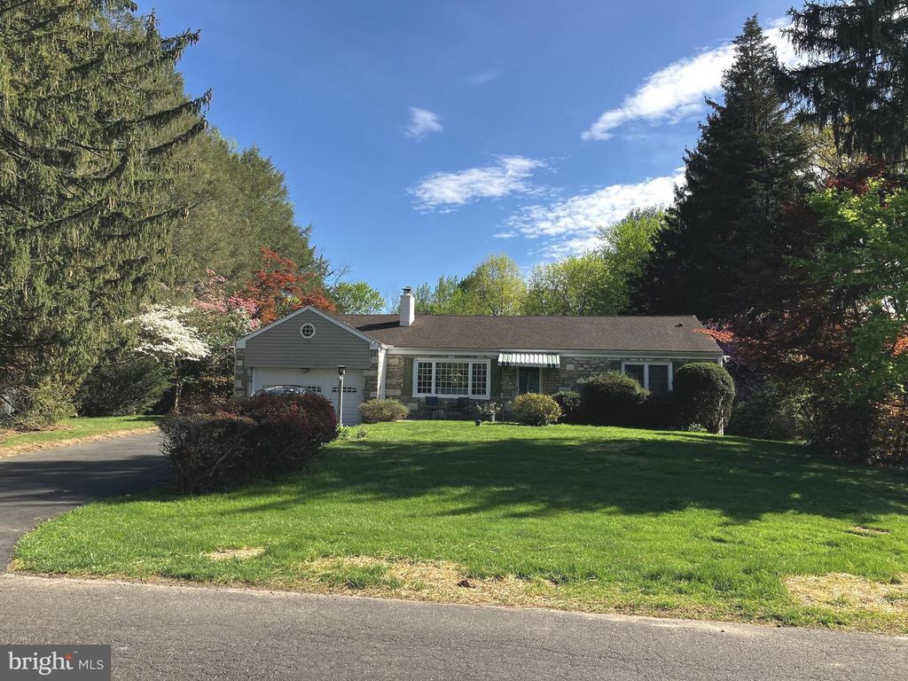 162 VALLEY DR, Southampton, PA 18966