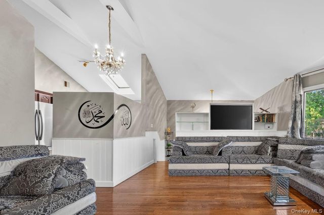 84-70 159th Street, Jamaica Hills, NY 11432