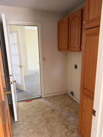 127 Daniel Webster Highway, Merrimack, NH 03054