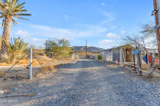 2064 W DOBBINS Road, Phoenix, AZ 85041