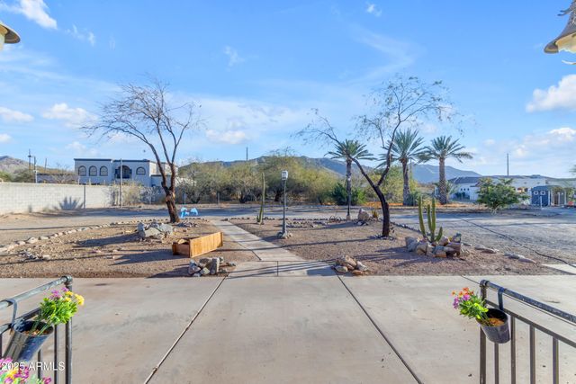 2064 W DOBBINS Road, Phoenix, AZ 85041