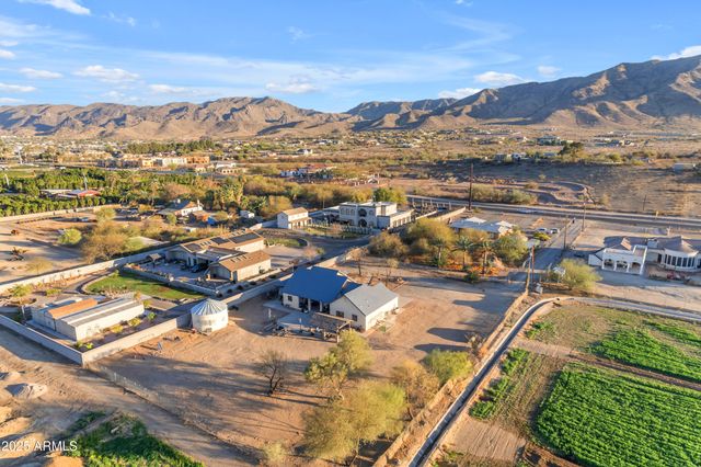 2064 W DOBBINS Road, Phoenix, AZ 85041