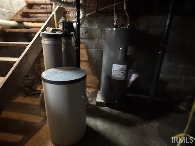 215 S Albany Street, Wolcottville, IN 46795