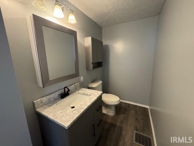 215 S Albany Street, Wolcottville, IN 46795