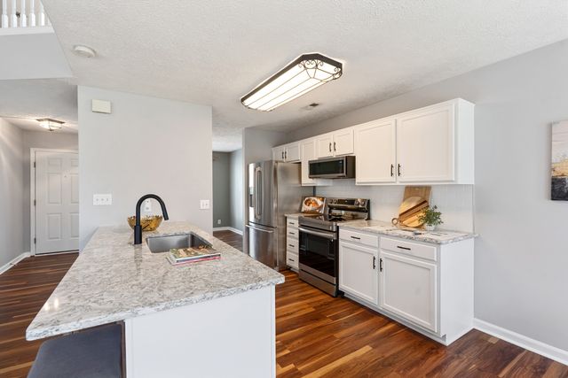 160 Waters Edge Ln, Hendersonville, TN 37075