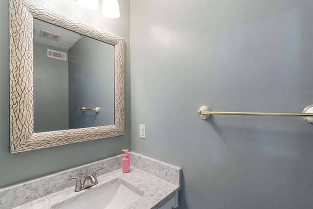 160 Waters Edge Ln, Hendersonville, TN 37075