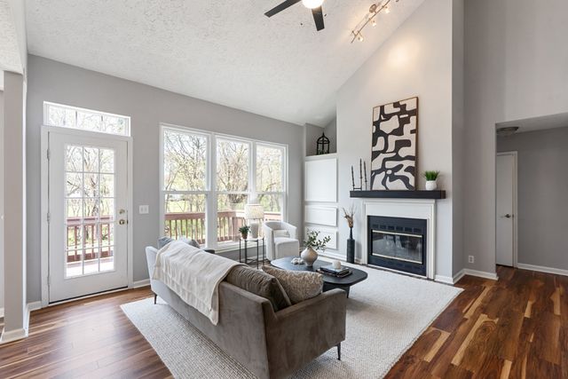 160 Waters Edge Ln, Hendersonville, TN 37075