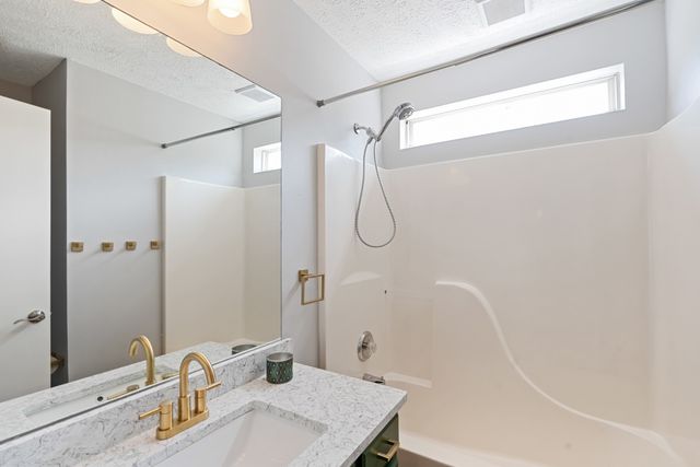 160 Waters Edge Ln, Hendersonville, TN 37075