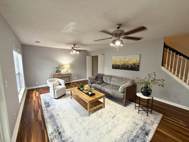 160 Waters Edge Ln, Hendersonville, TN 37075