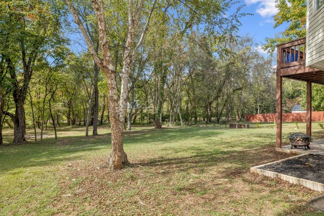 160 Waters Edge Ln, Hendersonville, TN 37075