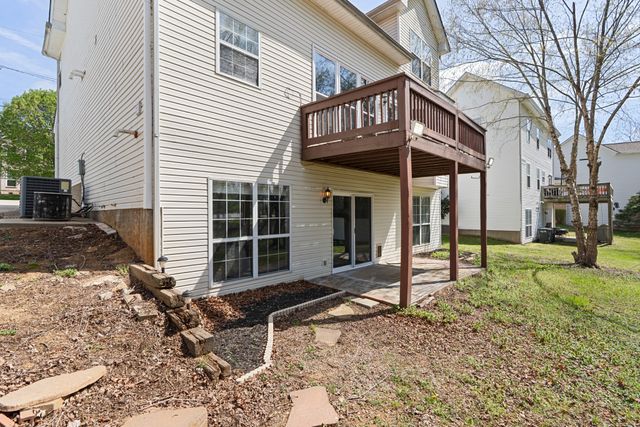 160 Waters Edge Ln, Hendersonville, TN 37075