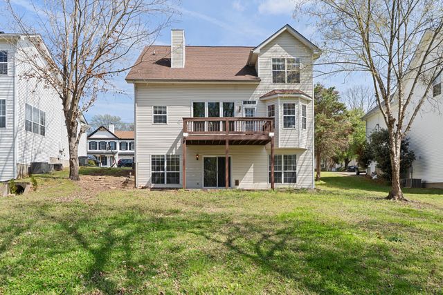 160 Waters Edge Ln, Hendersonville, TN 37075