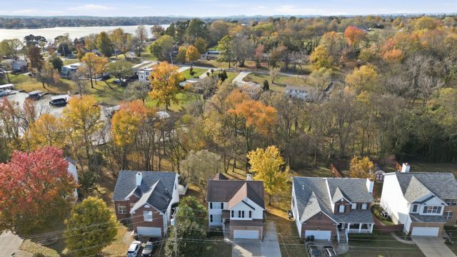 160 Waters Edge Ln, Hendersonville, TN 37075