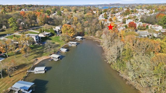 160 Waters Edge Ln, Hendersonville, TN 37075