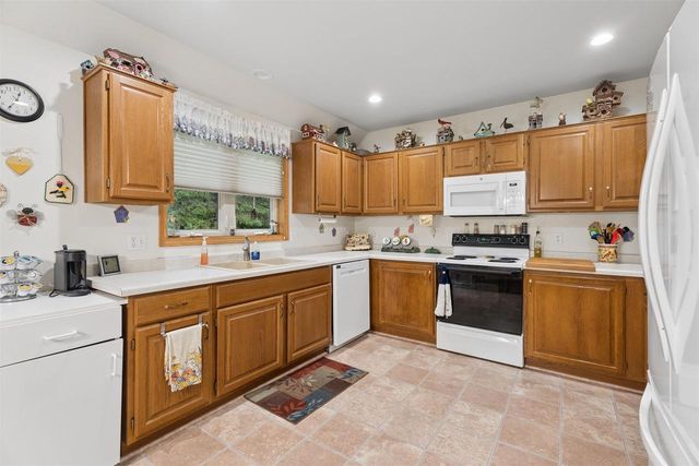 1123 STILLMEADOW LANE, Menasha, WI 54952