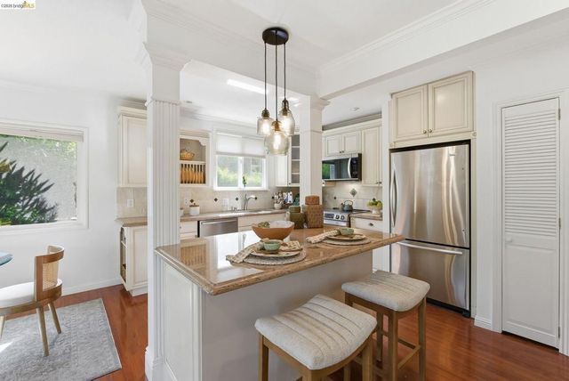 6252 Merced Ave, Oakland, CA 94611