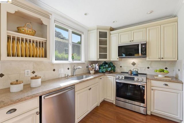 6252 Merced Ave, Oakland, CA 94611