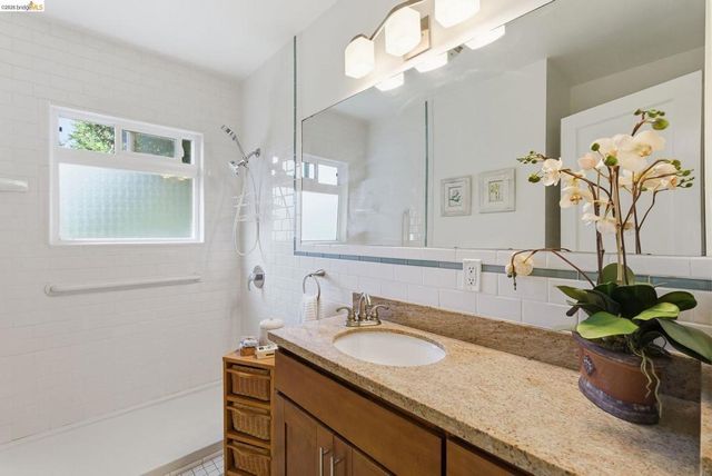 6252 Merced Ave, Oakland, CA 94611