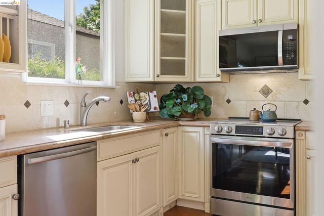 6252 Merced Ave, Oakland, CA 94611