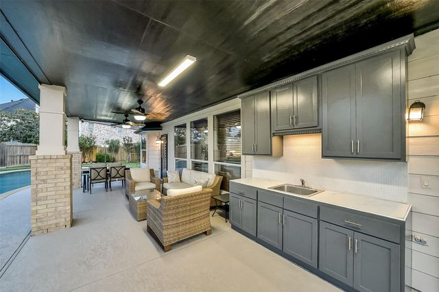 2103 Winebrook Court, Pearland, TX 77584