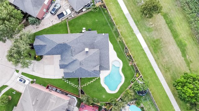 2103 Winebrook Court, Pearland, TX 77584