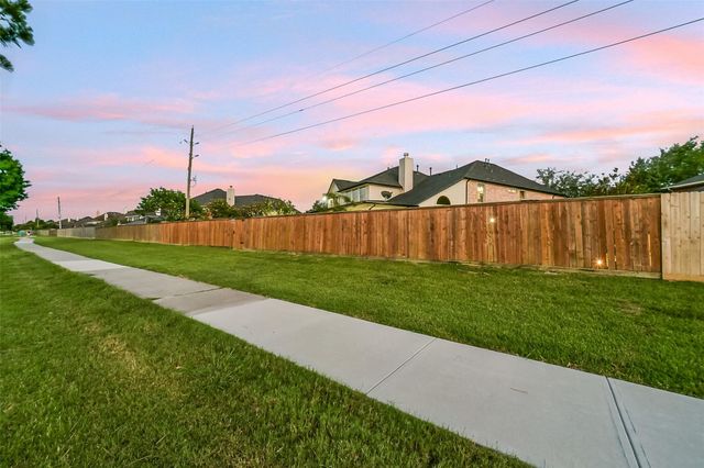 2103 Winebrook Court, Pearland, TX 77584