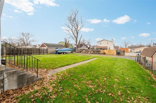 325-327 First Street, Cecil, PA 15055