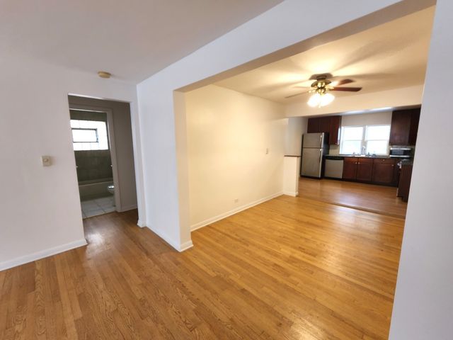 8847 La Crosse Avenue 304, Skokie, IL 60077