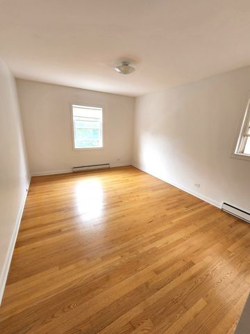 8847 La Crosse Avenue 304, Skokie, IL 60077