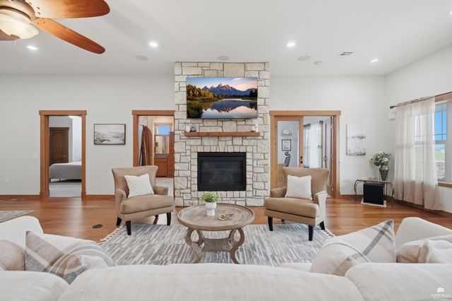 5005 Colbert Hills Drive, Manhattan, KS 66503