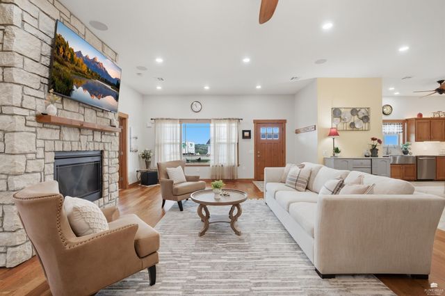 5005 Colbert Hills Drive, Manhattan, KS 66503