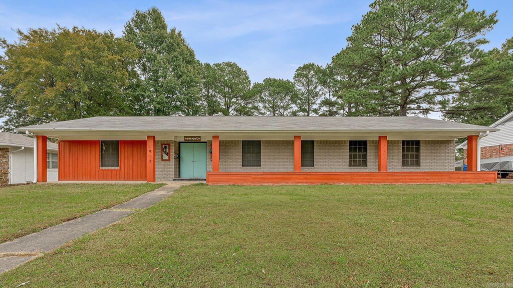 1912 sherwood Drive, Jonesboro, AR 72401