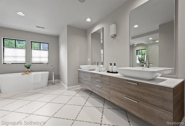 492 Vinewood Avenue, Birmingham, MI 48009