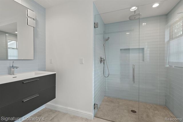 492 Vinewood Avenue, Birmingham, MI 48009