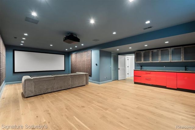 492 Vinewood Avenue, Birmingham, MI 48009