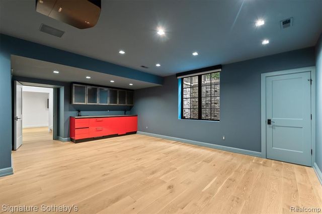 492 Vinewood Avenue, Birmingham, MI 48009