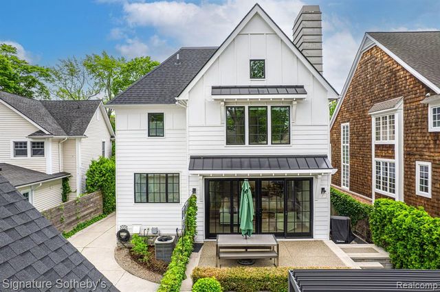 492 Vinewood Avenue, Birmingham, MI 48009