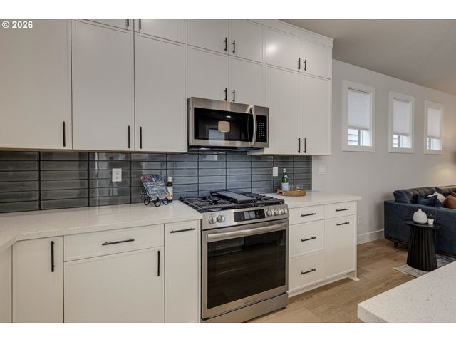 7921 Sw 74th Ave, Portland, OR 97223