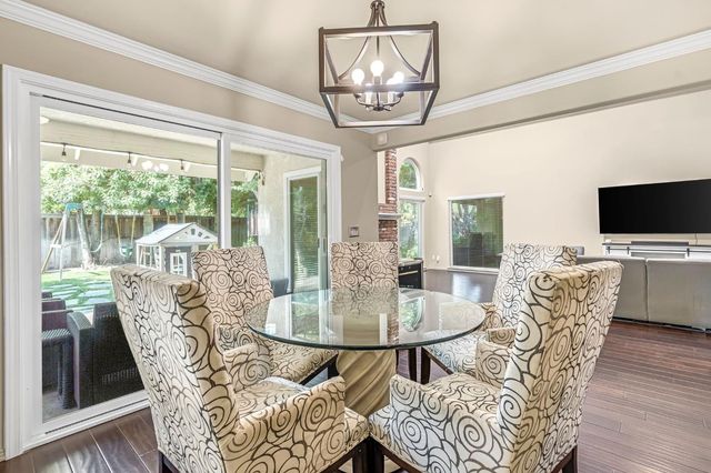 564 E Braddock Drive, Fresno, CA 93720