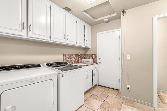 564 E Braddock Drive, Fresno, CA 93720