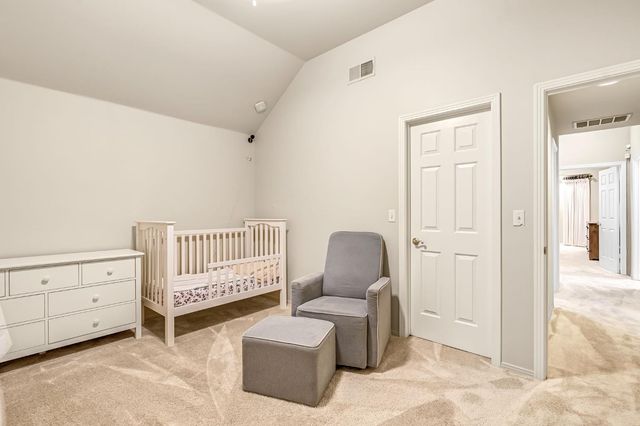 564 E Braddock Drive, Fresno, CA 93720