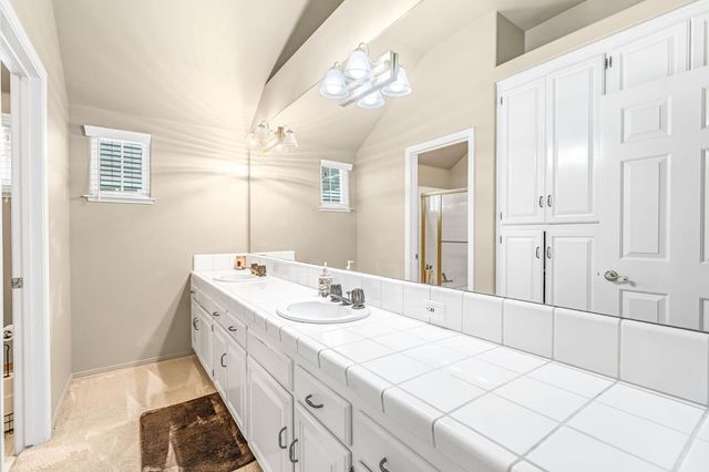 564 E Braddock Drive, Fresno, CA 93720