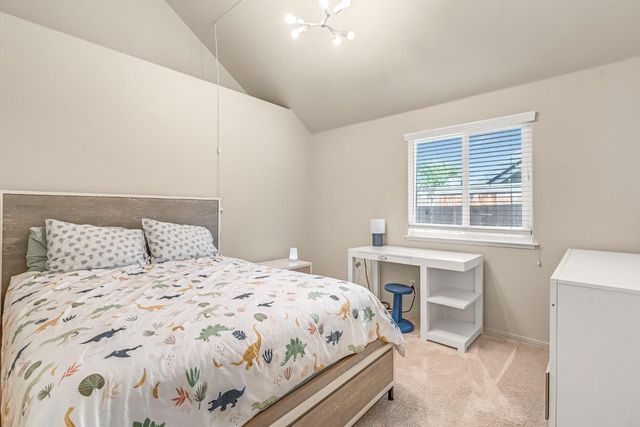 564 E Braddock Drive, Fresno, CA 93720